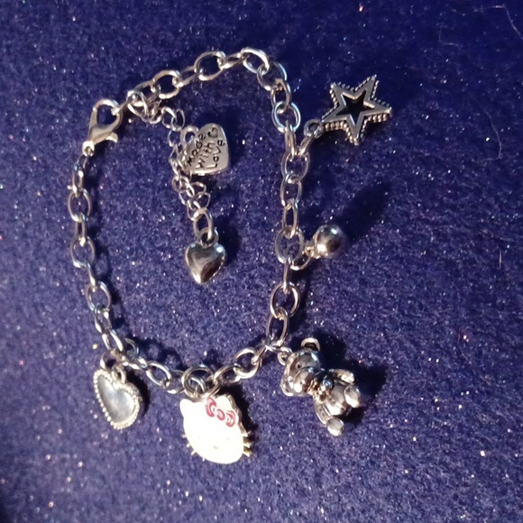 HELLO KITTY Teddy 🧸 Bracelet - Picture 5 of 5